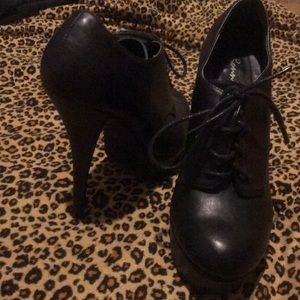 Black high heels🖤💀